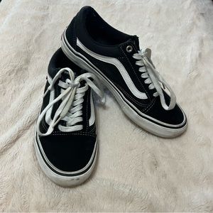 Vans Old Skool black and white skate shoes - men’s size 8
